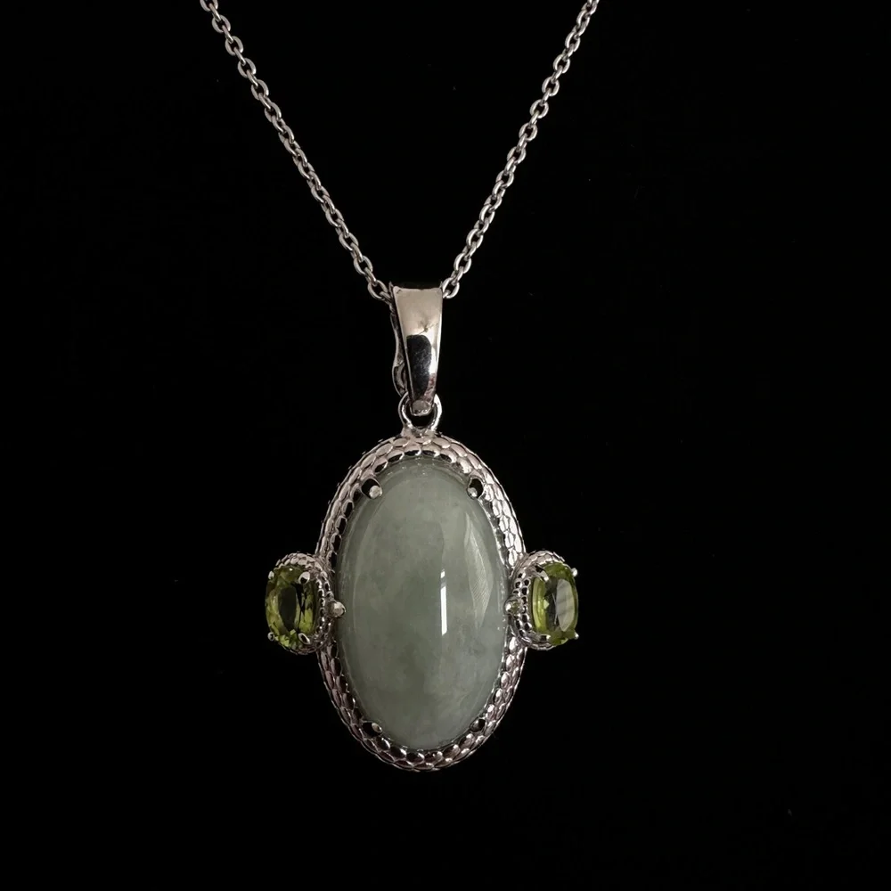 Jade and Peridot necklace in sterling silver by Jade of Yesteryear - Picture 2 of 9